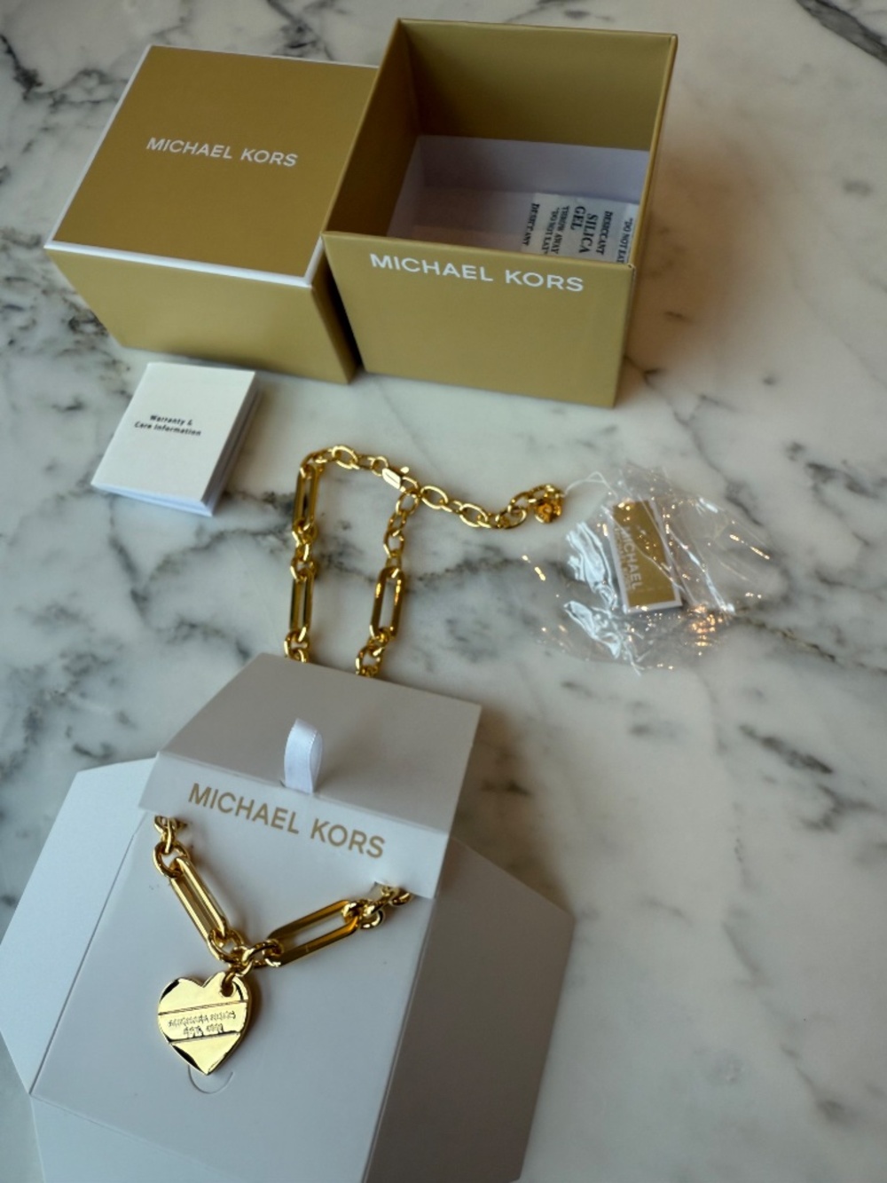 New Michael Kors Heart Necklace - Picture 5 of 16